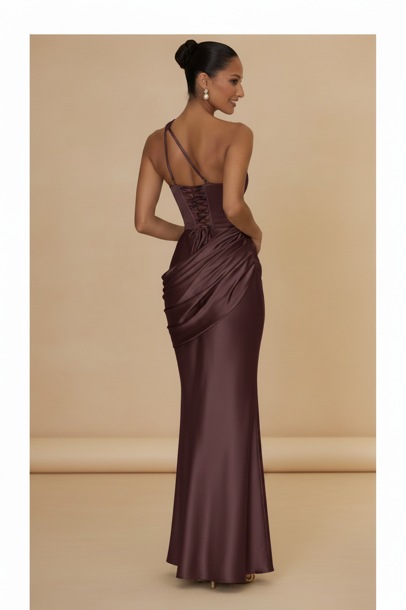 Aveline – Vestido Maxi Asimétrico Satinado Burdeos