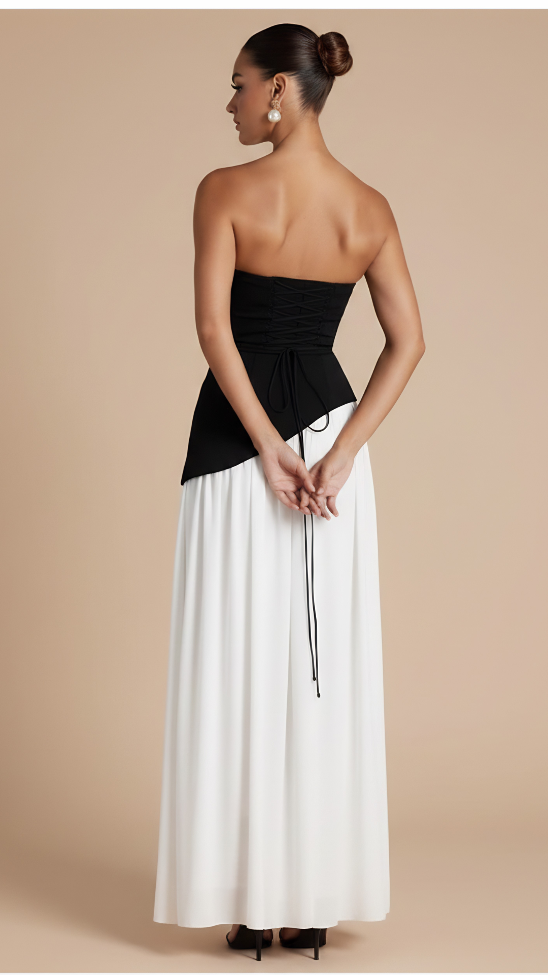 Valeria – Vestido Maxi Strapless Abertura Elegante Blanco y Negro