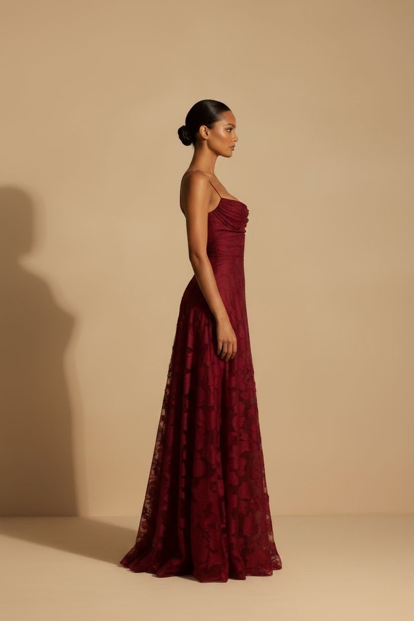 Francesca – Vestido Largo Encaje Ajuste Elegante Burdeos